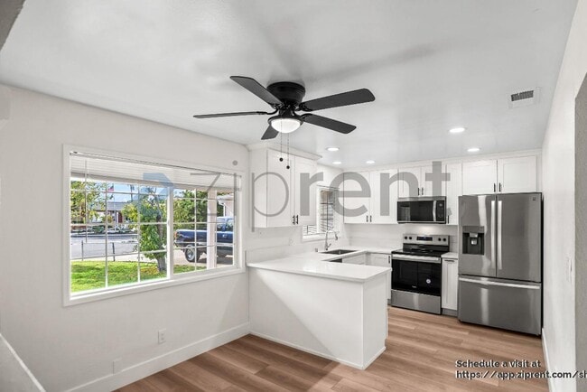 Building Photo - 451 Helen Ave