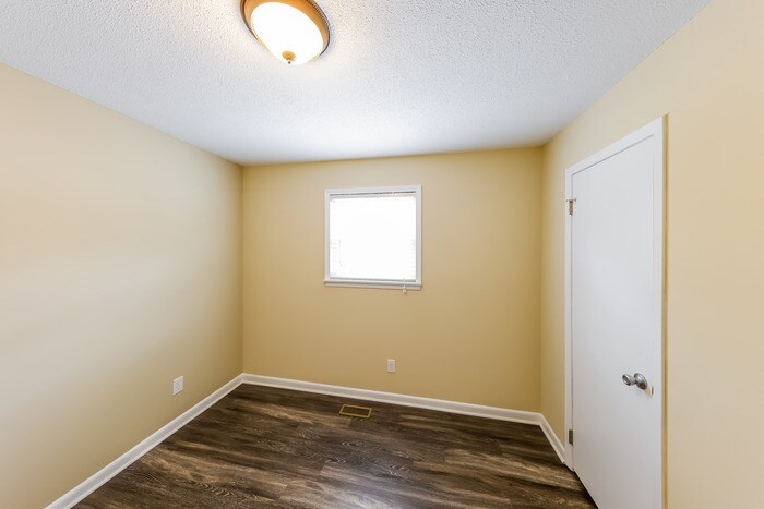 Building Photo - 2218 Cecille Dr SW