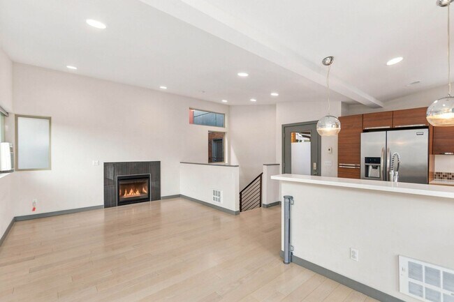 Building Photo - 1540 Sturgus Ave S