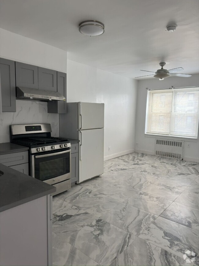 Building Photo - 247 68th St