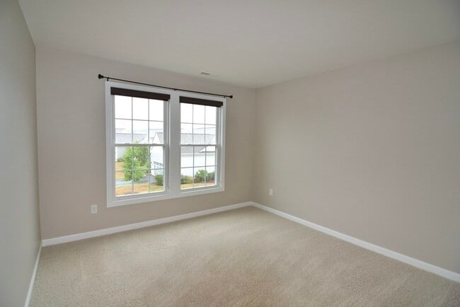 Building Photo - 8 Spicebush Ct
