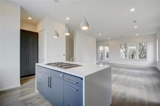 Building Photo - 3100 Menchaca Rd