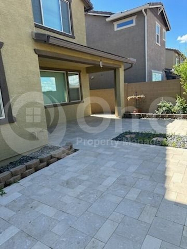 Building Photo - 1130 E Armstrong Wy