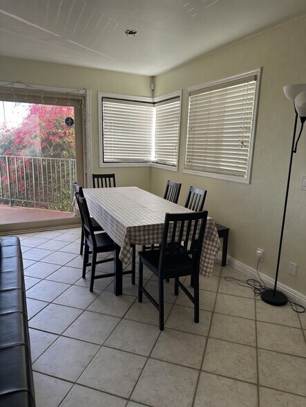 Dining Area - 2201 Saint Louis Ave