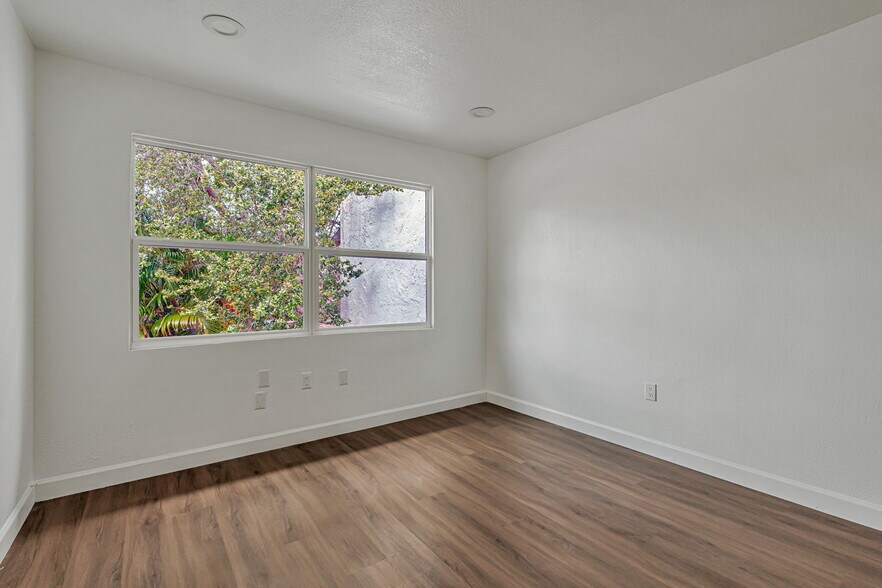 Building Photo - 2066 San Marino Way N