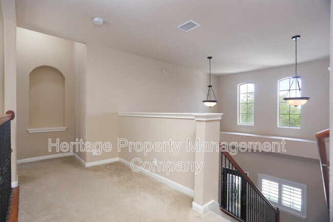 Building Photo - 611 Oxalis