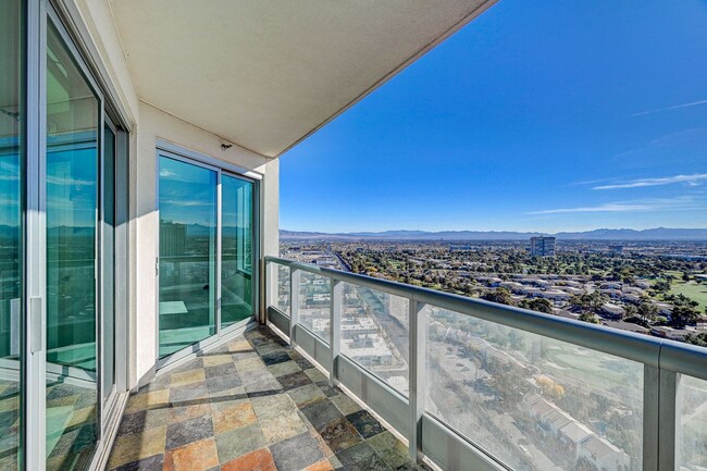 Building Photo - Turnberry Towers 2704- Strip/City Views fr...