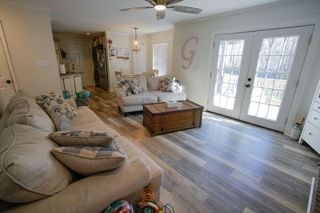 Building Photo - 218 English Walnut Dr