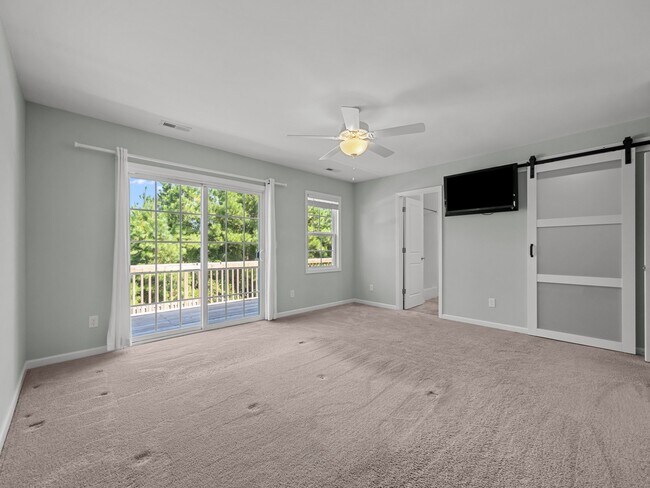 Access to Back Patio - 139A James Ave