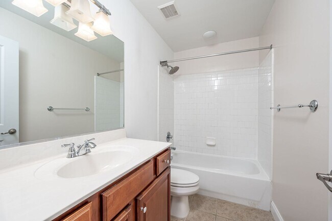 Building Photo - Modern 3BR/2.5BA Oregon Hill Townhome with 2-Car Garage — Walk to VCU & James River — $2,550/mo!