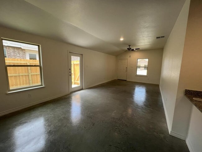 Building Photo - 113 Wind Ridge Dr