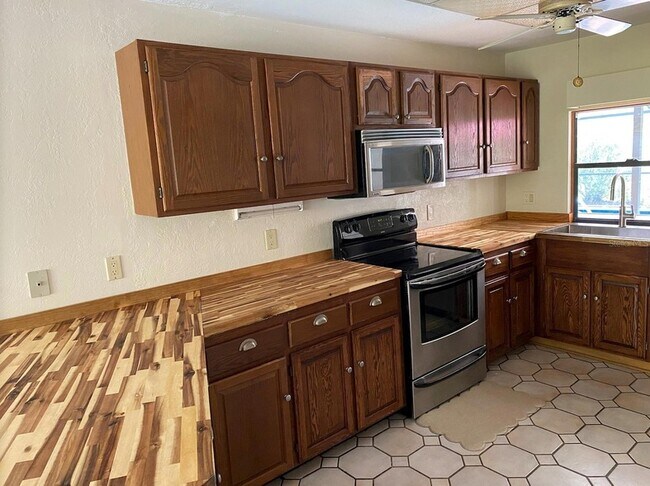 Building Photo - 9191 Gewant Blvd