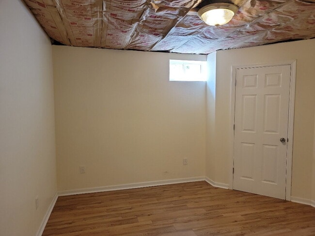 Building Photo - "Spacious 3-Bedroom Side by Side Duplex in...