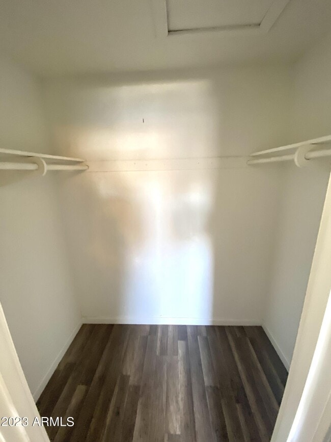 Building Photo - 4627 W Rose Ln