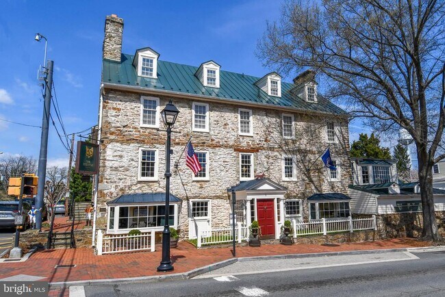 Building Photo - 2 E Federal St