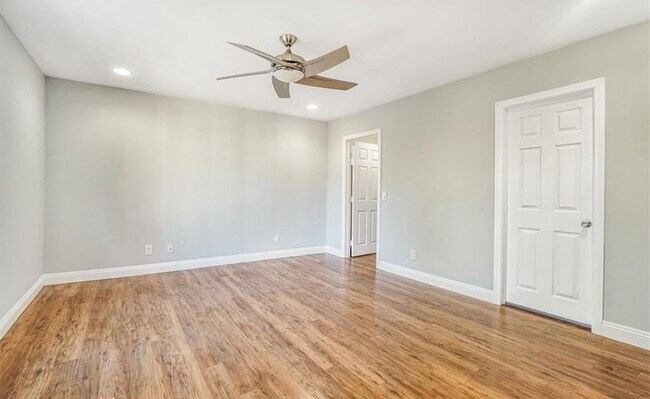 Building Photo - 24121 El Tiradore Cir