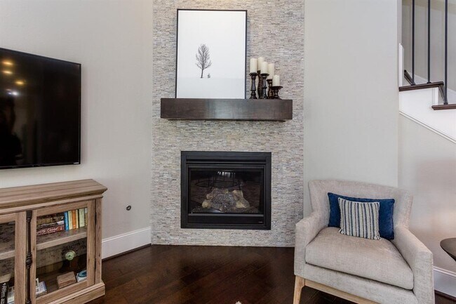 Building Photo - 8315 Barberry Branch St