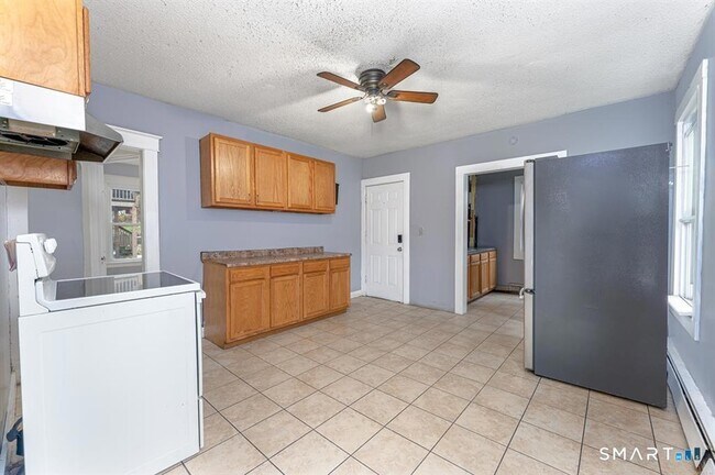 Building Photo - 146 Charles St