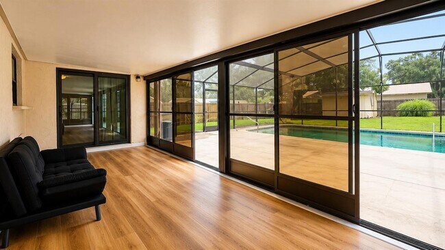 Building Photo - 35025 Raintree Dr