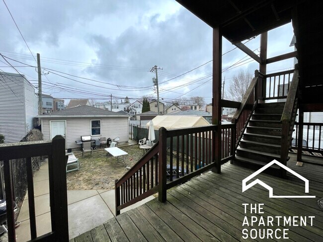 Building Photo - 2620 W Armitage Ave