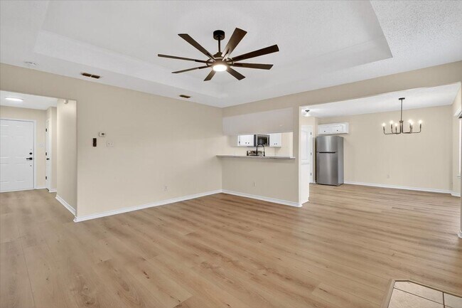 Building Photo - 4453 Lake George Dr