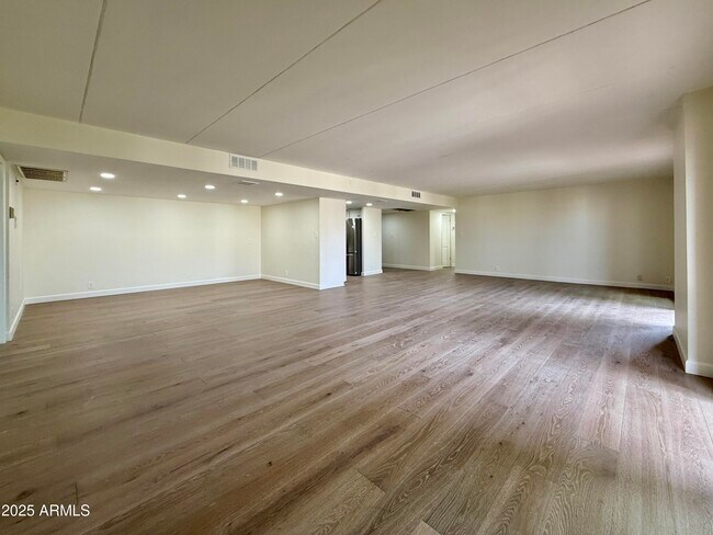 Building Photo - 7930 E Camelback Rd