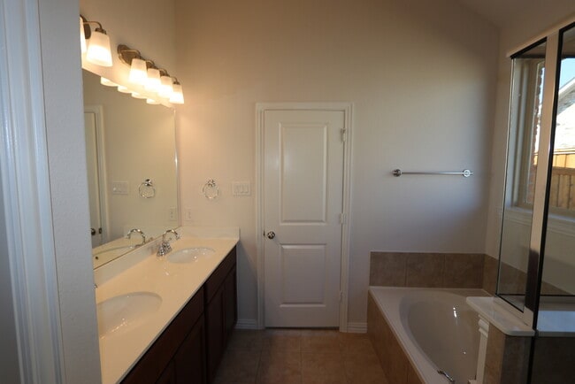 Building Photo - 5491 Mourning Dove Dr