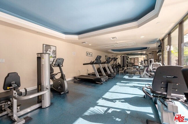 Building Photo - 10660 Wilshire Blvd