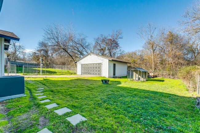 Building Photo - 309 N Dubellette St