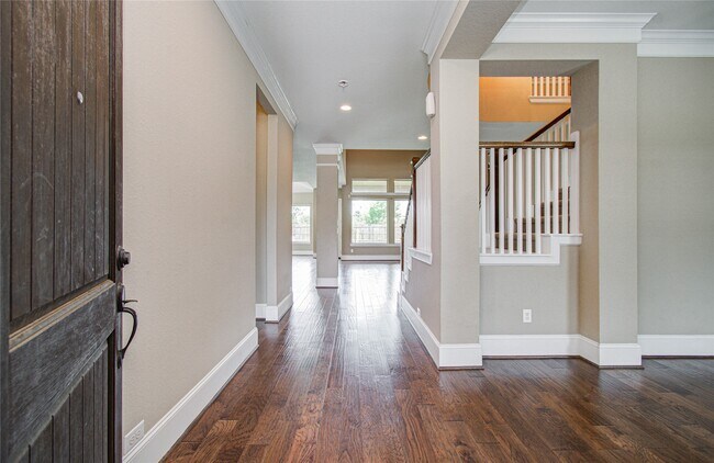 Building Photo - 2403 Orchard Way