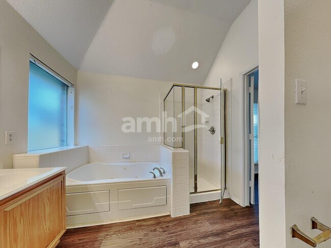 Building Photo - 219 Dartmouth Dr