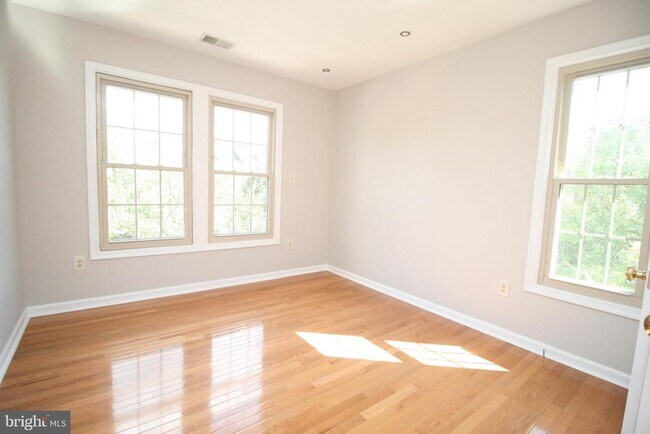 Building Photo - 10137 Treble Ct