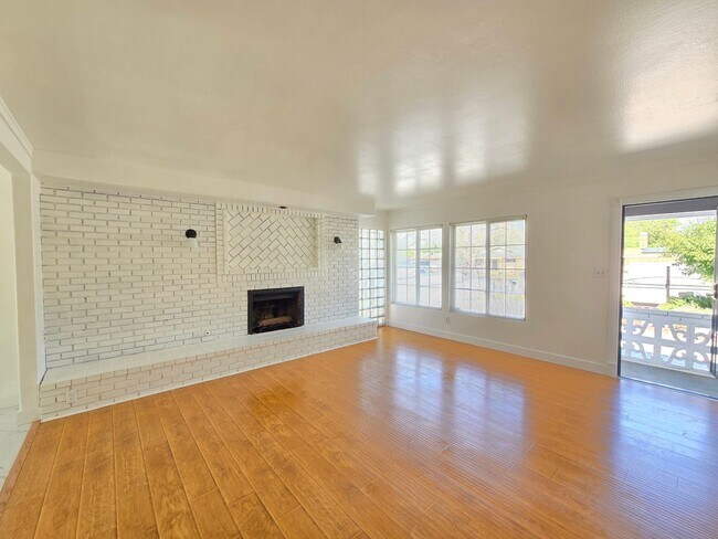 Building Photo - 44221 4th St E