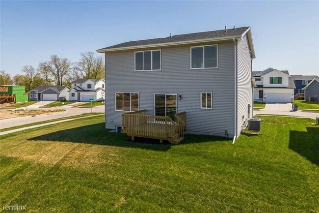 Building Photo - Charming 3 Bedroom Home in Urbandale