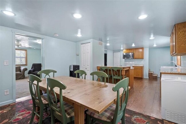 Building Photo - 3-Bedroom Home in Carrick on Private Street