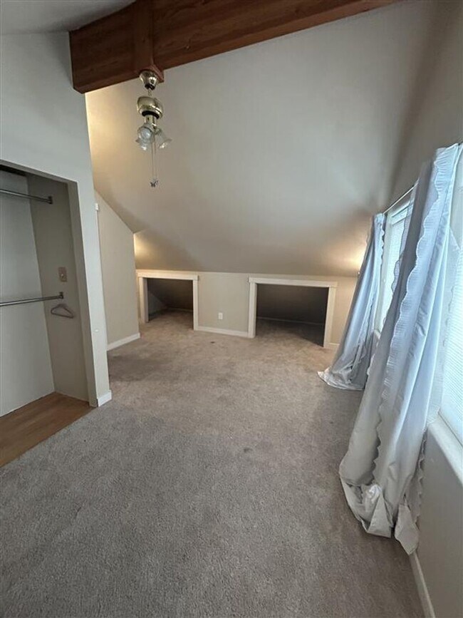 Building Photo - 211 Baker St