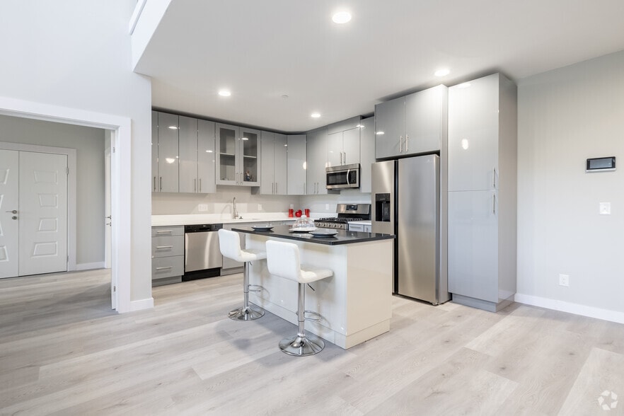 2BR, 2BA - 1498SF - Kitchen - Taj Estates of Franklin