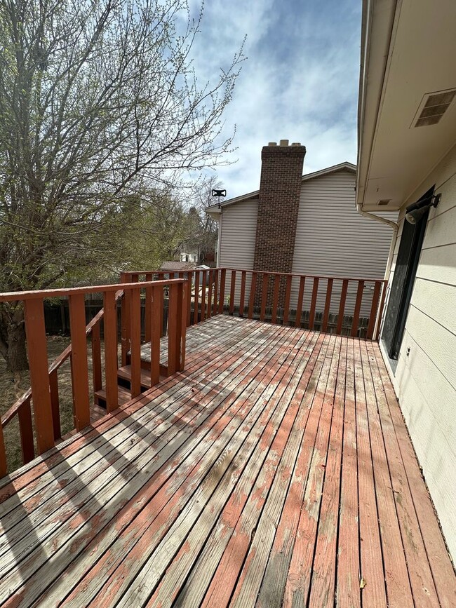 Building Photo - Lovely 4 bedroom house avail now