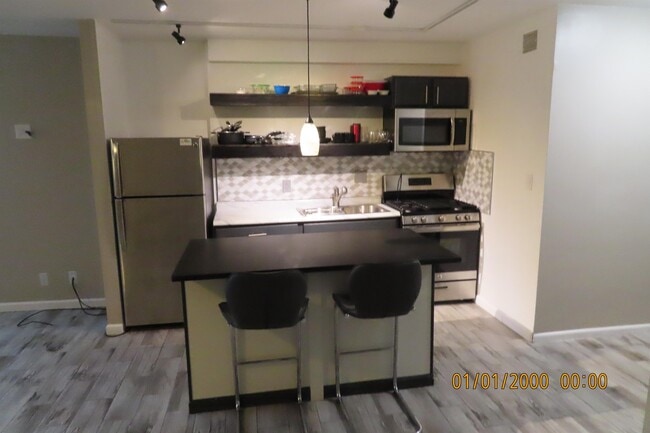 Building Photo - 1620 E Broad St