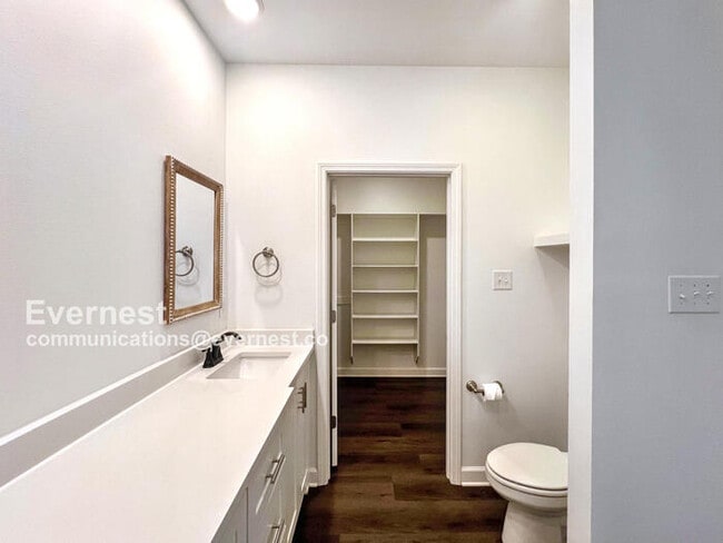 Building Photo - 919 Villa Vis Lp