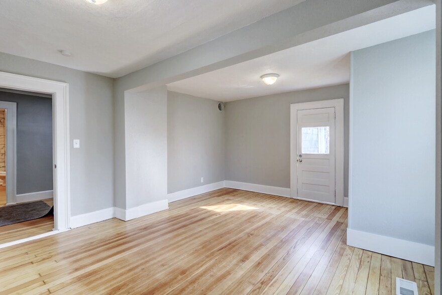 Building Photo - 505 E Wall St