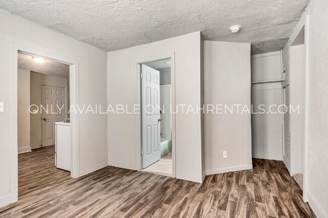 Building Photo - 629 S 400 E