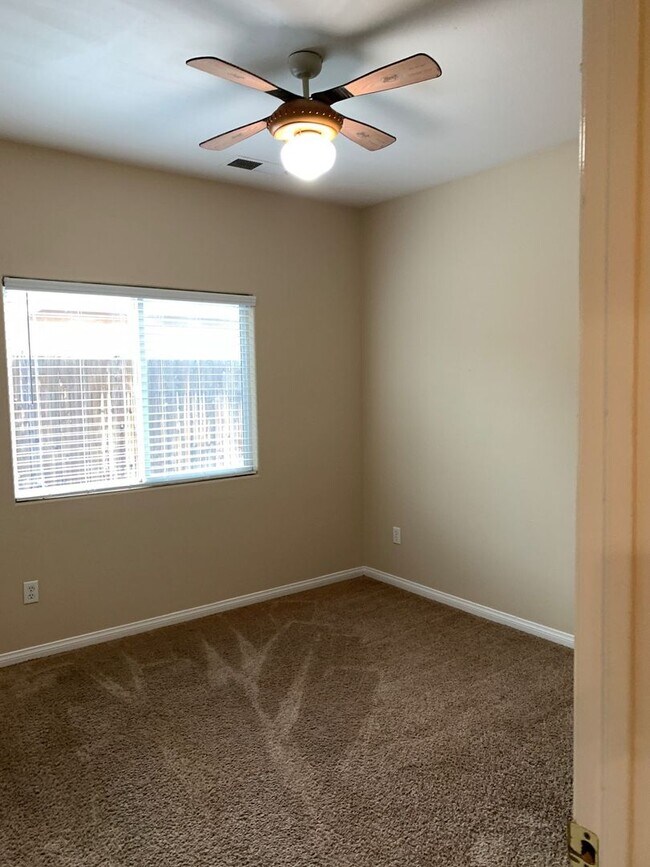 Building Photo - Beautiful 4 bed home in Northwest Bakersfi...