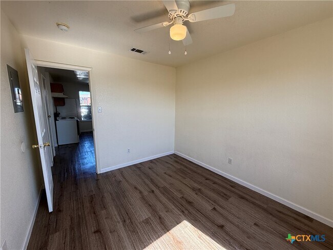 Building Photo - 5708 Greengate Dr