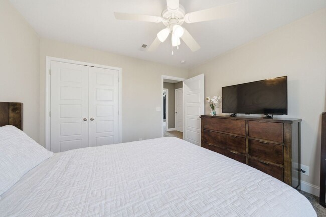 Building Photo - 1135 Charles Thomas Dr