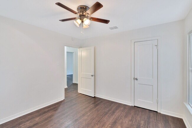 Building Photo - 8726 Eldon Dr