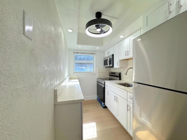 Building Photo - 2815 NE 33rd Ave