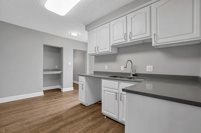 Building Photo - 2089 Lockbourne Rd
