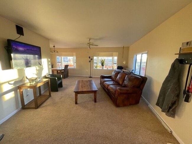 Building Photo - 5 Acre Ranch 3bed/2bth home with amazing v...