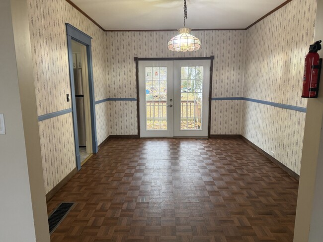 Building Photo - 9 Cowing St